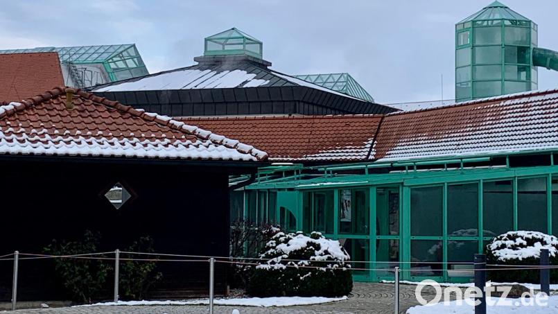 Das Dach von Thermenwelt und Eisstadion wird komplett erneuert. Bild: Gabi Schönberger