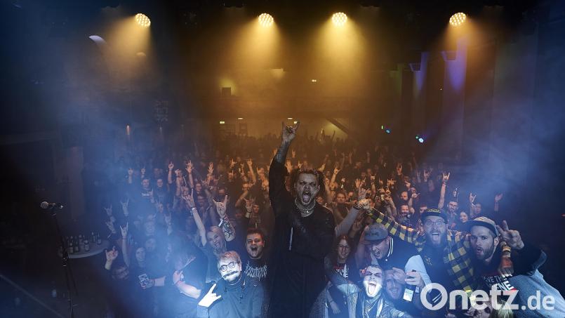 Volles Haus hatte „Save The Scene“ bei seiner Veranstaltung in der Stadthalle Waldsassen. Die Band „Ghostkid“ (Bild) beendete das Programm. Bild: Rock ’n’ Fucking-Roll Pictures/Sven Schmidbauer/exb