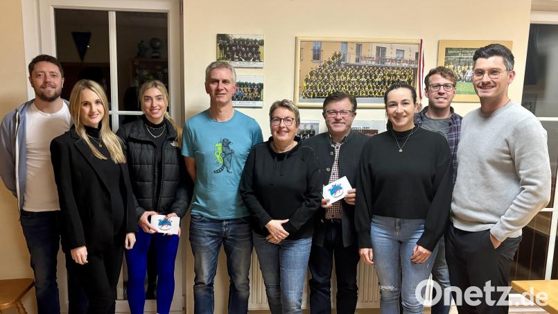Neuwahlen und Ehrungen standen am beim Ski-Club. Im Bild: (von links) Marco Röckl, Stefanie Kahrig, Miriam Kiermaier, Dieter Gürster, Sandra Gürster, Konrad Schedl, Katharina Zant, David Malzer und Vorsitzender Alexander Schirmer. Bild: Ski-Club Tirschenreuth/exb