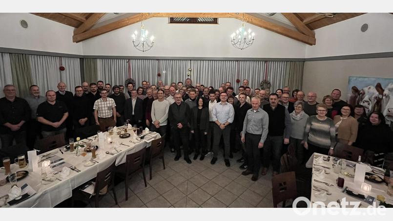 Langjährige Gerresheimer-Mitarbeiter werden bei einer Feierstunde für ihre Treue zum Unternehmen ausgezeichnet. Bild: Kerstin Sizemore/exb