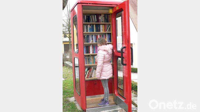 Telefonzellen umfunktioniert in einen Bücherschrank: Ein solches Exemplar – wie hier in der Vergangenheit in Kirchenthumbach fotografiert – könnte möglicherweise auch bald in Pirk stehen. Archivbild: lep