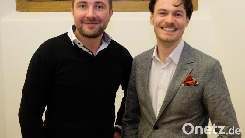 Neue Gesichter in der Internationalen Begegnungsstätte Kloster Speinshart und beim Förderverein. In der Jahreshauptversammlung des Vereins stellt sich der künftige Konzert- und Kulturmanager Moritz Kellner (rechts) vor. Mit im Bild Tim Pühl, der neue Schatzmeister des Fördervereins . Bild: do