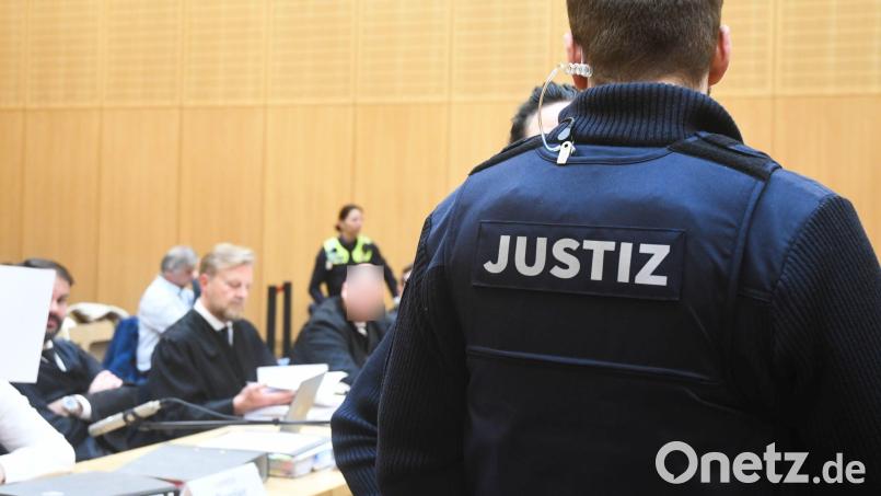 Der zweite Prozesstag im Weidener Shisha-Bar-Prozess verlief zäh: Ein unvorbereiteter Zollbeamter muss beim nächsten Gerichtstermin erneut als Zeuge aussagen. Bild: Gabi Schönberger