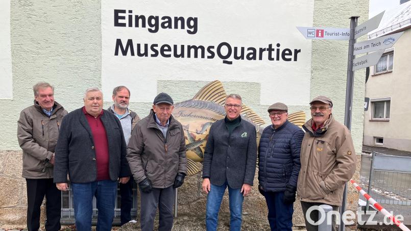 Nach der Jahreshauptversammlung des Förderverein Fischereimuseum folgte ein Informationsaustausch zwischen den Mitgliedern. Im Bild: (von links) Franz Krapf, Rudi Schmidt, Thomas Beer, Gerhard Graser, Franz Stahl, Günter Träger und Franz Kühn. Bild: Stadt Tirschenreuth/exb