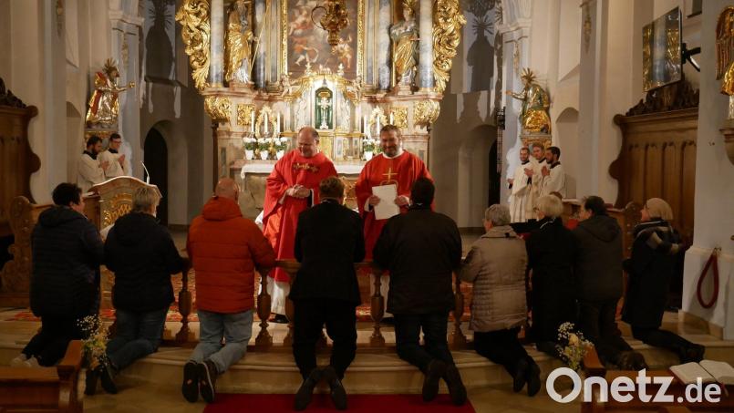 Neun Frauen und Männer werden in die Passionsbruderschaft aufgenommen. Bild: Frater Johann Paul/exb