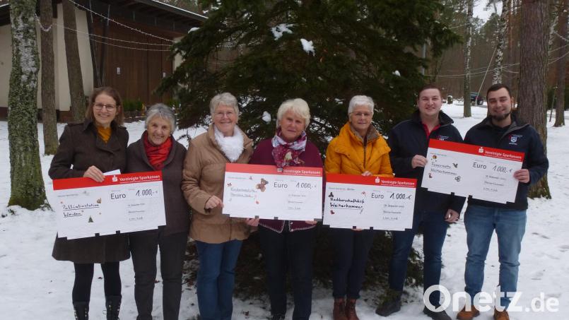 Bei der Spendenübergabe (von links) Dr. Stephanie Kuchlbauer, Renate Groß, Gunda Hagn, Anneliese Kohl, Gertrud Werner, Christoph Wagner, Johannes Aigner. Bild: bk