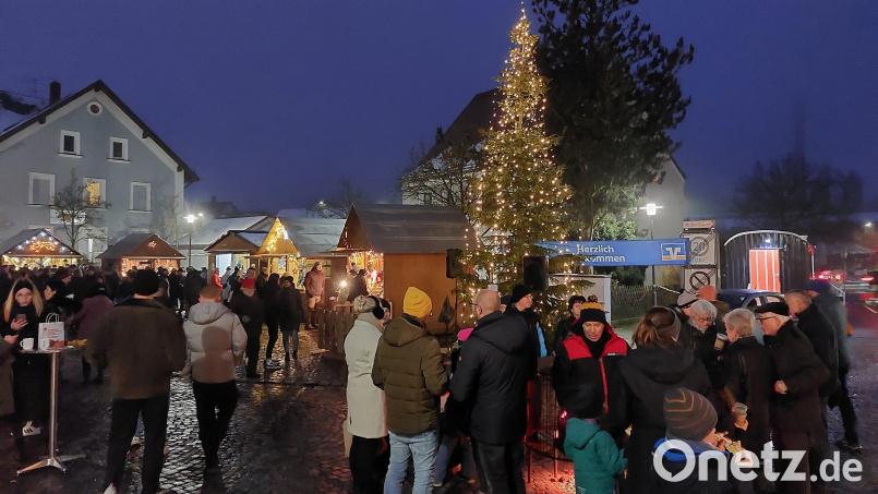 Gut besucht war am zweiten Adventswochenende die Rosenberger Dorfweihnacht. Bild: mfh