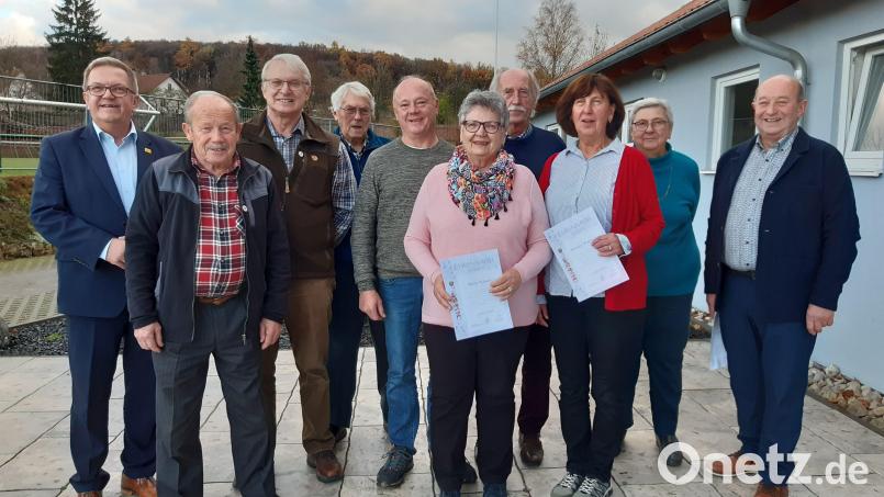 Mitgliederehrung beim OGV Ammersricht (von links): Bürgermeister Martin Preuß, Josef Schmid, Peter Danzer, Georg Küspert, Josef Schanderl, Maria Schwab, Peter Eckl, Barbara Wombacher, Johanna Ibler und Vorsitzender Alfons Bauer. Bild: Cornelia Schanderl/exb