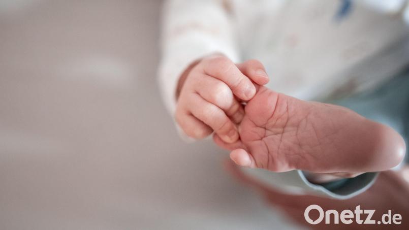 Eine Frau aus Oberbayern hat ihr Kind auf dem Seitenstreifen der Autobahn 99 bei München zur Welt gebracht. Symbolbild: Fabian Strauch
