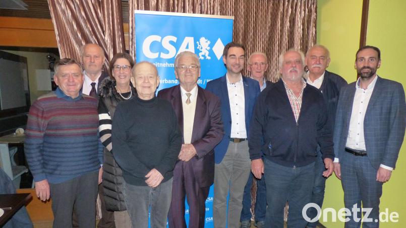 CSA-Kreisvorsitzender Armin Bulenda (rechts) ist stolz auf die langjährigen Mitglieder. Bild: hme