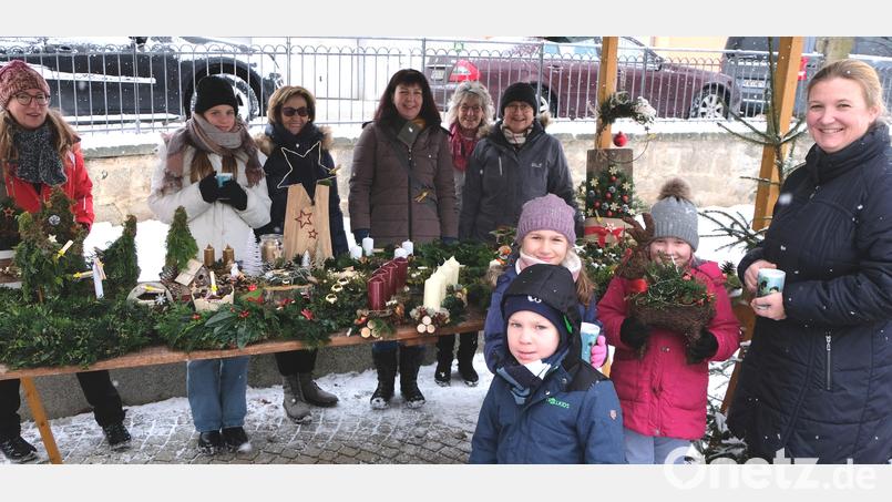 Der Adventsbasar des Evangelischen Frauenbundes wurde in diesem Jahr von winterlicher Atmosphäre begleitet. Bild: le