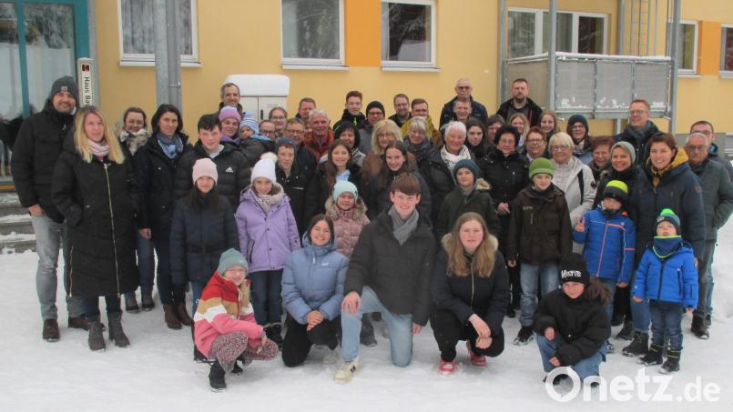 Beim Kolping-Wochenende in Lambach steht die Besinnung an erster Stelle. Spaß haben vor allem die Kinder beim Schlitten fahren im tief verschneiten Bayerischen Wald. Bild: rgr
