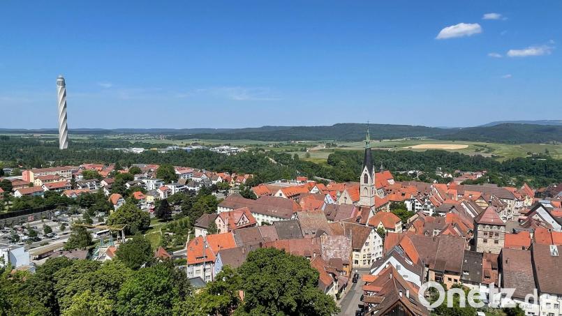 Wer den mittelalterlichen Hochturm besteigt, hat einen tollen Blick auf die Innenstadt und den Testturm. Bild: Doris Burger/dpa