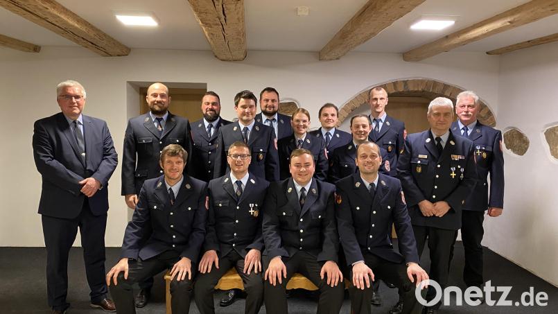 Ein neuer Vorstand führt die Feuerwehr Pamsendorf. Bild: Irlbacher/exb