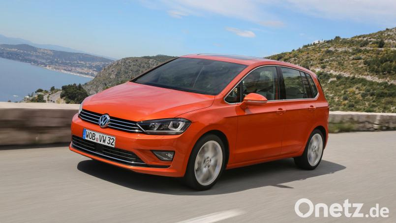Wolfsburger Zwischengröße: Etwas größer als der Golf und kleiner als der Touran fährt der Sportsvan vor. Bild: Volkswagen AG/dpa