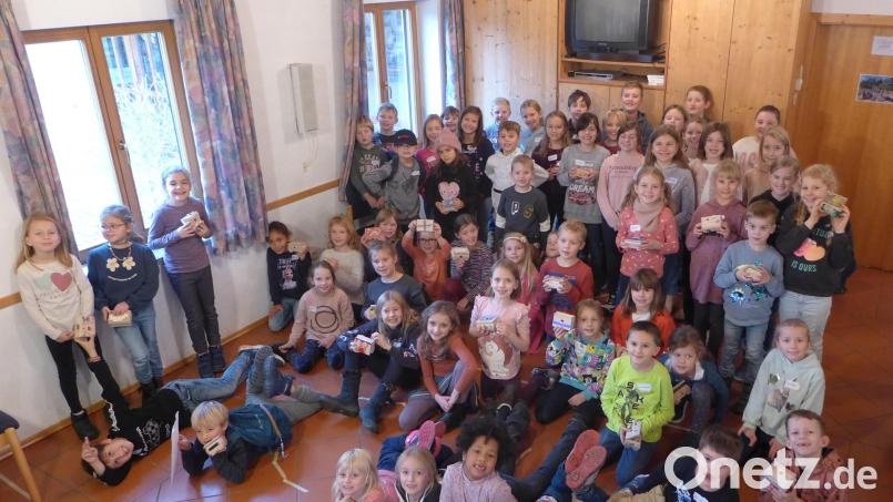 60 Mädchen und Buben erlebten beim Kinderbibeltag in Mitterteich ein abwechslungsreiches Programm. Bild: Evangelisches Pfarramt Mitterteich/exb