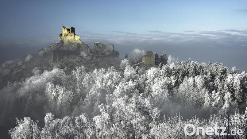Der Winter in Flossenbürg ist ein Erlebnis im Naturpark Nördlicher Oberpfälzer Wald. Doch es gibt noch viele andere Dinge zu entdecken. Einige hielt Autor Wolfgang Benkhardt in seinem Naturparkführer fest. Bild: Heinrich Flieger/exb