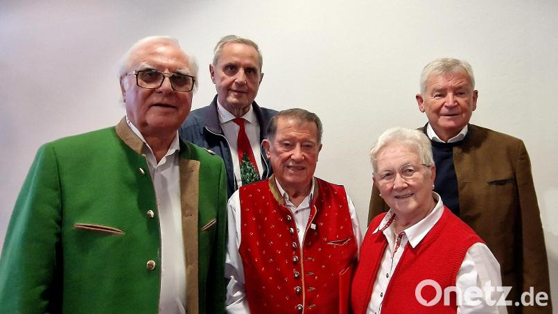 Die SPD AG 60plus hat mit Wilhelm Moser (Mitte) ein neues Ehrenmitglied. Bild: R. Kreuzer