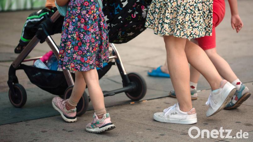 Zwei Ehepaare mit vier Kleinkindern haben in einem Verbrauchermarkt in Pressath gemeinschaftlich Waren gestohlen. Symbolbild: Fernando Gutierrez-Juarez / dpa