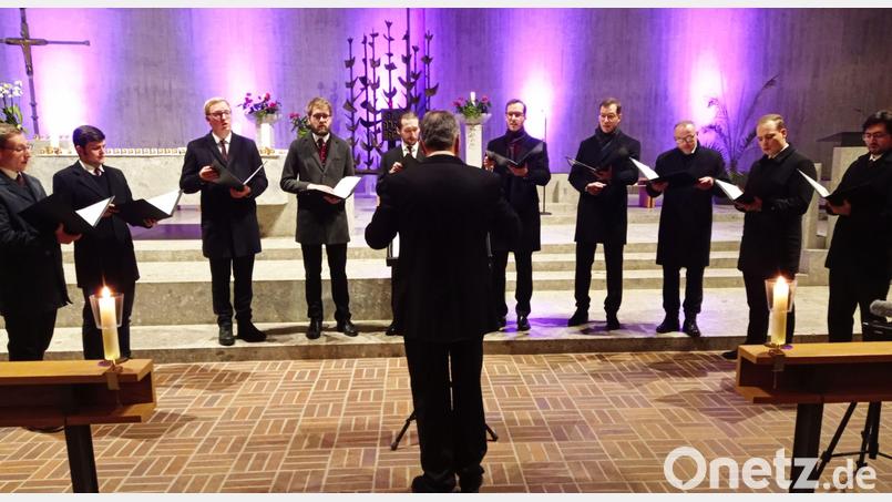 Das Vokalensemble Hubert Velten überzeugte in Waldershof auch mit englischen Carols. Bild: fpoz