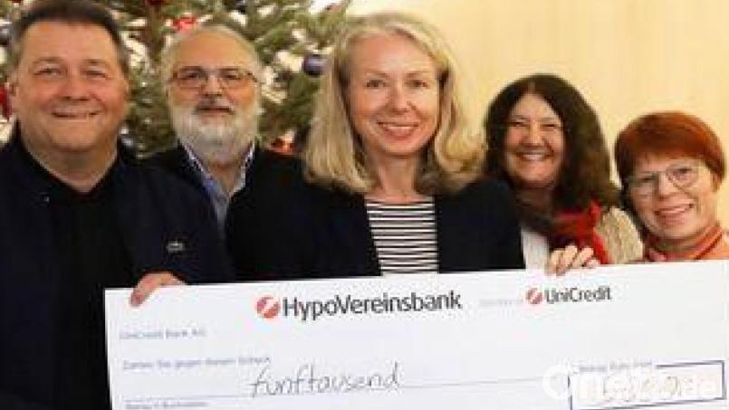 Freuen sich über die Spende: Harald Krämer, Reinhard Kausler, Kerstin Harms-Sudarma, Birgitta Morgenroth und Christa Zetzl (von links). Bild: Grommas, Witt-Gruppe/exb