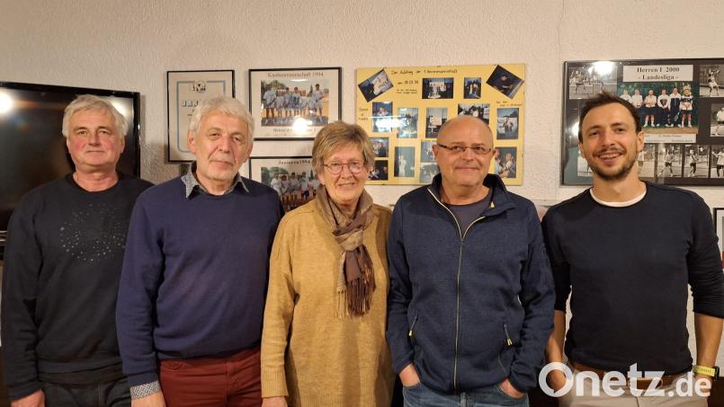 Die Sparte Tennis des TV Nabburg hat eine neue Vorstandschaft: (von links) Bernhard Haas, Wolfgang Pfeifer, Hannelore Steinbauer, Robert Schmid und Johannes Balletshofer. Bild: Steinbauer/exb