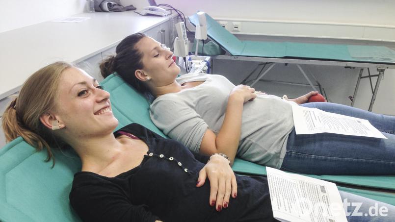 Blutspenden schmerzt nicht, hilft aber Notfallpatienten zu überleben. Bild: exb/Erol Gurian