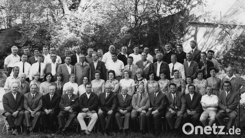 Bürgermeister Hans Göth (sitzend, Fünfter von links) im Jahr 1969 mit der Stadtverwaltung; Gerd Geismann (dritte Reihe, Zweiter von links). Bild: Stadtarchiv Sulzbach-Rosenberg