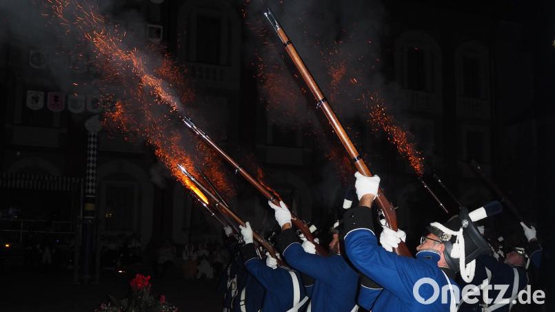 Bei der Neustädter Bürgerwehr ist Feuer nicht nur an den Gewehrmündungen angesagt. Der ganze Verein könnte sich in Rauch auflösen. Bild: krb