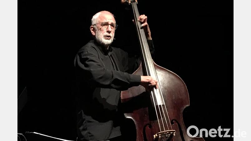 Hans Klaffl, groß(artig) wie sein Kontrabass. Bild: mma