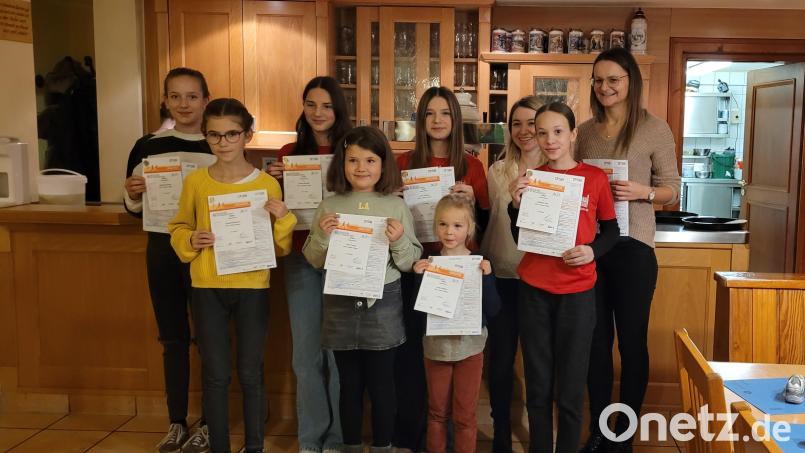 Die Wiesenflitzer freuen sich über die erfolgreich abgelegten Sportabzeichen in Silber und Gold. Bild: SK Fürnried/exb