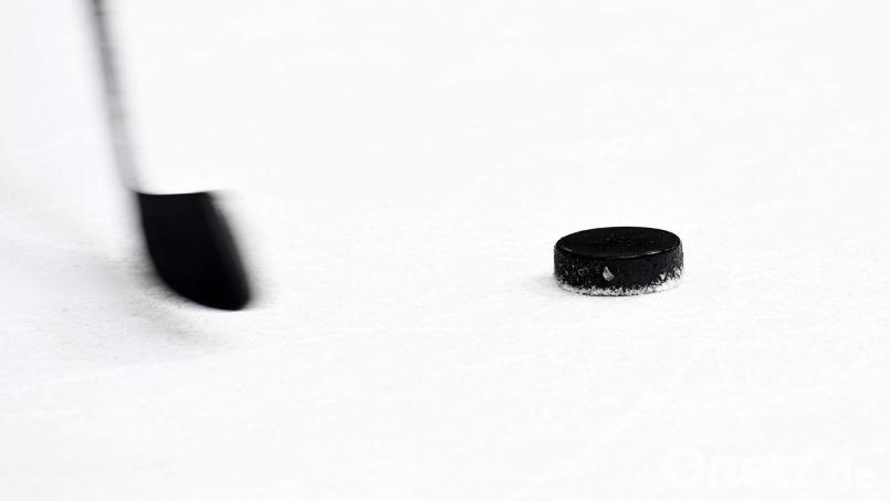 Dreimal im Einsatz sind die älteren Jahrgänge der Young Blue Devils Weiden. Bild: Tobias Hase/dpa/Archivbild