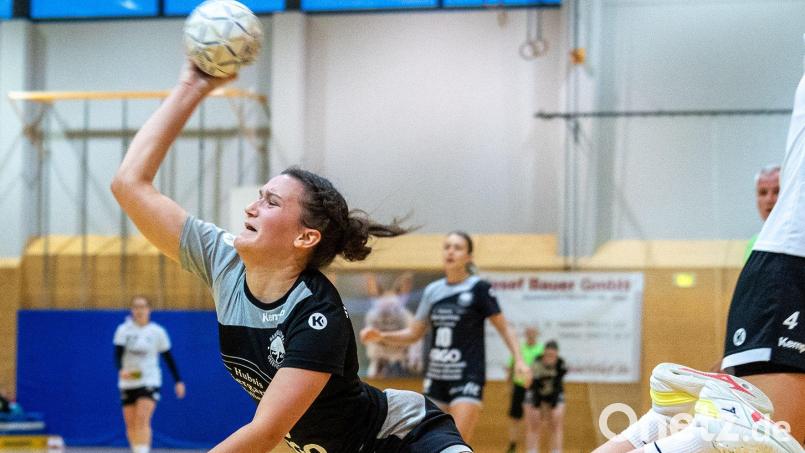 Selina Käferstein in Aktion. Die Oberviechtacher Handballerinnen landeten einen knappen 22:21-Auswärtssieg in Regensburg. Archivbild: Guenter Uschold