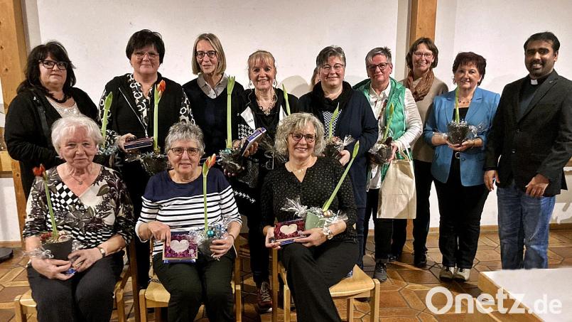 Langjährige Mitglieder werden beim katholischen Frauenbund St. Konrad für ihre Treue geehrt. Bild: R. Kreuzer