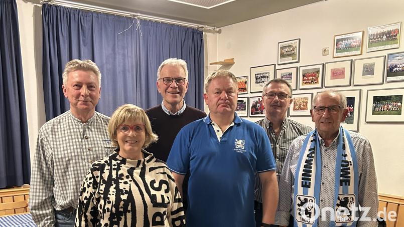 Der Löwen-Fan-Club Vilseck wählt eine neue Führungsmannschaft (von links): Hans Regler, Martina Kleinwächter, Wolfgang Regler, Vorsitzender Klaus Eberl, Karl Ruppert und Günther Ringelstetter. Bild: er