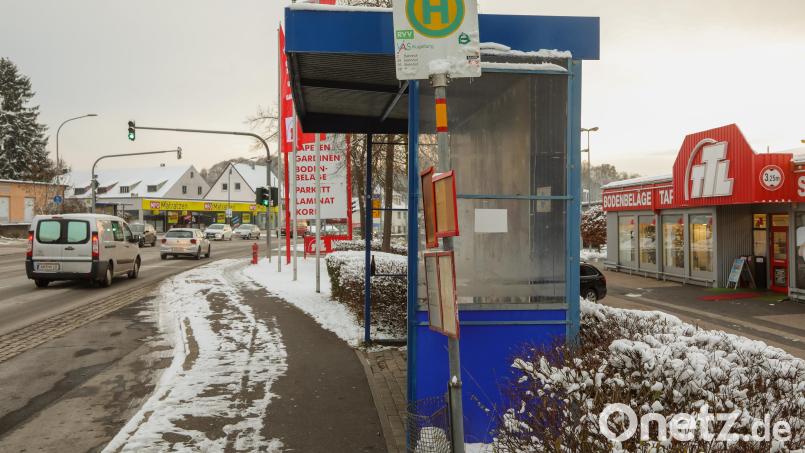Hier, an dieser Bushaltestelle in der Bayreuther Straße, lag der Mann regungslos am Boden. Bild: Wolfgang Steinbacher