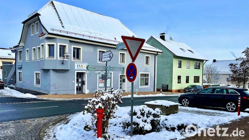 Die Einfahrt von der Kirchgasse in die Marktstraße in Freihung sorgt für kontroverse Diskussionen im Marktgemeinderat. Bild: Krones