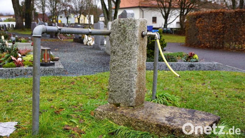Ab Januar gelten neue Wassergebühren. Zum Jahresende läuft auch der Berechnungszeitraum bei den Friedhofsgebühren aus. Noch ist unklar, ob oder wie sich diese verändern werden. Bild: bkr