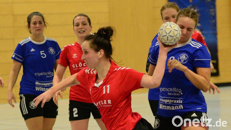 Die Handballerinnen der HSG Nabburg-Schwarzenfeld (im Bild Natalie Fleischmann) wollen in Rothenburg wichtige Punkte einfahren, bevor es in die Weihnachtspause geht. Bild: mhs