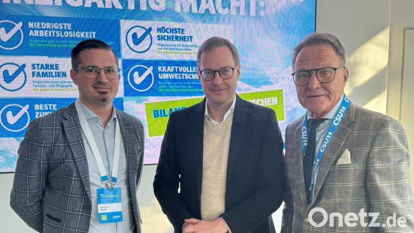 Reiner Meier, MdB a.D., CSU-Generalsekretär Martin Huber und Dr. Michael Rüth im Gespräch über das Krankenhaus in Tirschenreuth. Bild: Dr. Rüth/exb