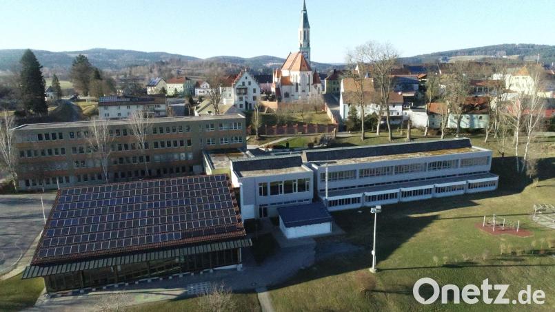 &quot;Die Zottbachtalschule ist nach ihrer Sanierung eine Vorzeigeschule im gesamten Landkreis&quot;, betont Bürgermeister Rainer Rewitzer in seinem Jahresbericht in der Stadtratssitzung am Dienstagabend. Bild: bey