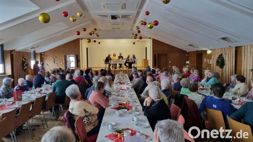 Senioren aus Parkstein, Bad Neualbenreuth, Mähring und Eslarn treffen sich zur „Kleinen Adventsbühne“ in Parkstein Bild: Bernhard Hofmann/exb