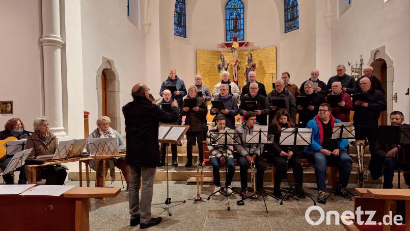Das Adventssingen in der Pfarrkirche in Falkenberg war gut besucht. Bild: Franziska Lang/exb