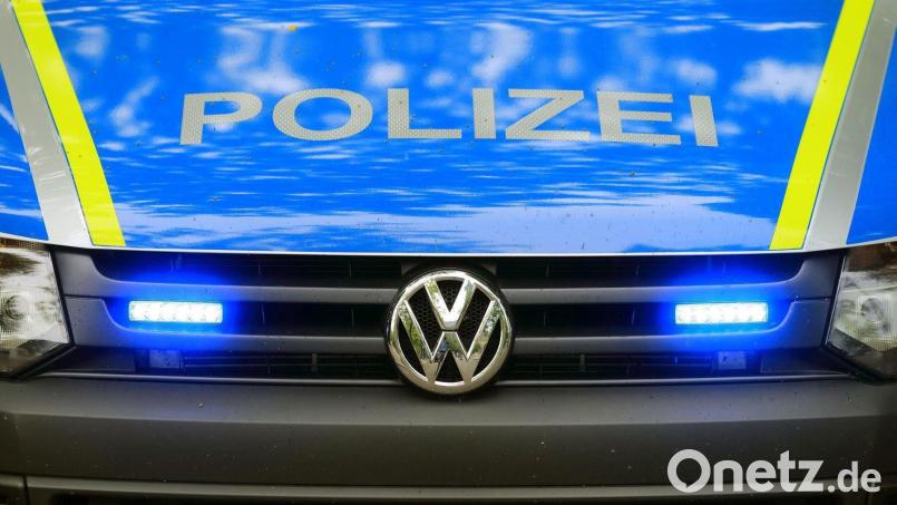 Blechschaden bei einem Unfall in Sulzbach-Rosenberg. Symbolbild: Jens Wolf/dpa