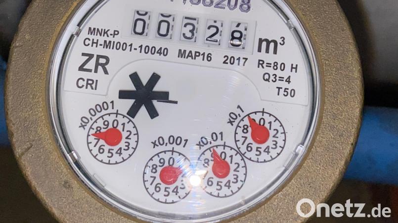 Der Wasserzähler gibt die vollen Kubikmeter in der Regel in einer fünfstelligen Ziffernfolge an. Symbolbild: gw