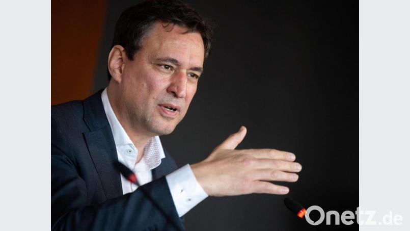 Georg Eisenreich (CSU), Justizminister von Bayern, spricht bei einer Pressekonferenz. Bild: Monika Skolimowska/dpa