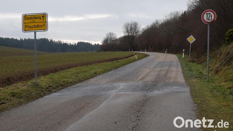 Die Sanierung der Straße von Pischdorf nach Enzelsbrerg wird im nächsten Jahr die größte Baumaßnahme der Gemeinde Guteneck. Bild: bnr