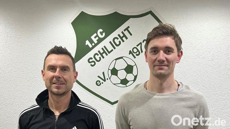 Bastian Ellmaier (rechts) und sein Co-Trainer Thomas Pirner bilden ab Sommer 2024 das Trainerduo bei Bezirksligist 1. FC Schlicht. Bild: Thomas Hüttner/exb