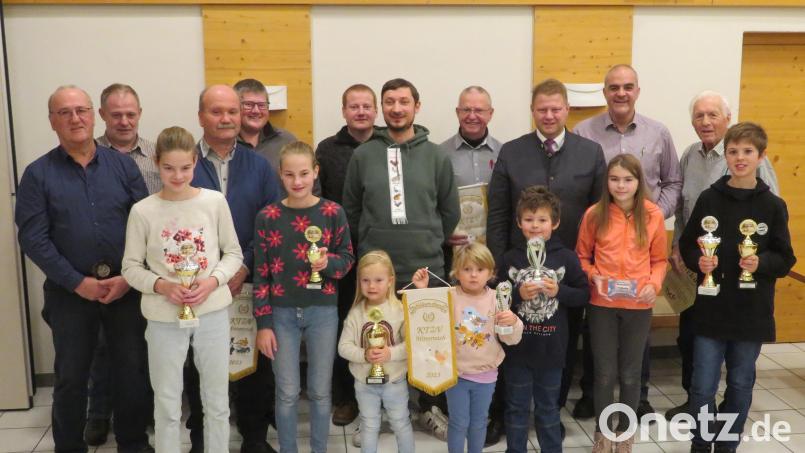 Der Kleintierzuchtverein Mitterteich zeichnete zahlreiche erfolgreiche Mitglieder aus. Bild: Kleintierzuchtverein Mitterteich/exb