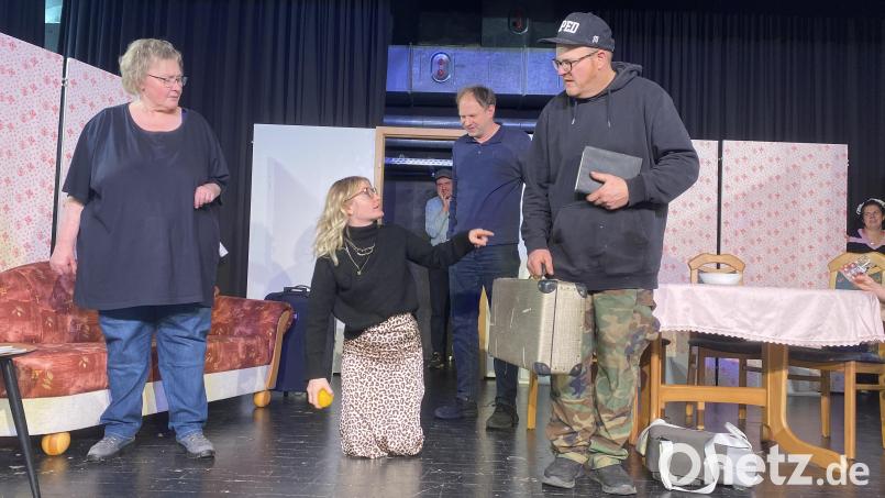 „Bringt mich zum Altar“: Das Theater der Kolpingbühne verspricht turbulente Szenen. Bild: Kolpingbühne Oberviechtach/exb